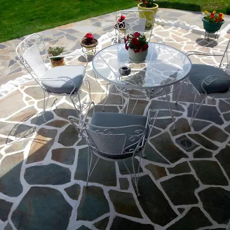 Daire Maria's Garden House