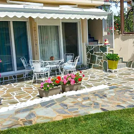 Maria's Garden House Apartment