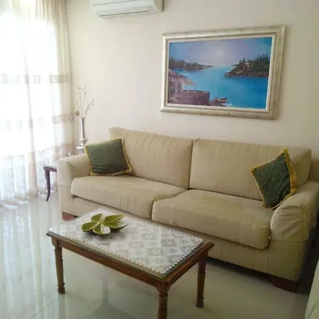 Maria's Garden House Apartment